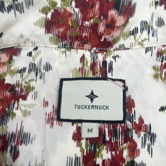 Tuckernuck Women's top w/glass buttons Cerise Falling Flowers Bouquet Corrigan M - Picture 4 of 9